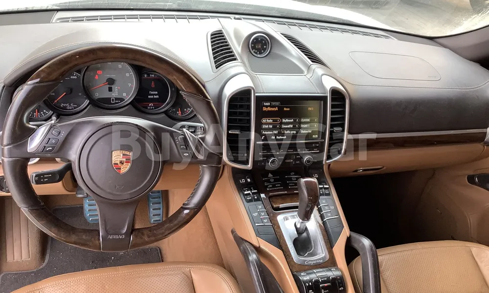 Vehicle photo 7