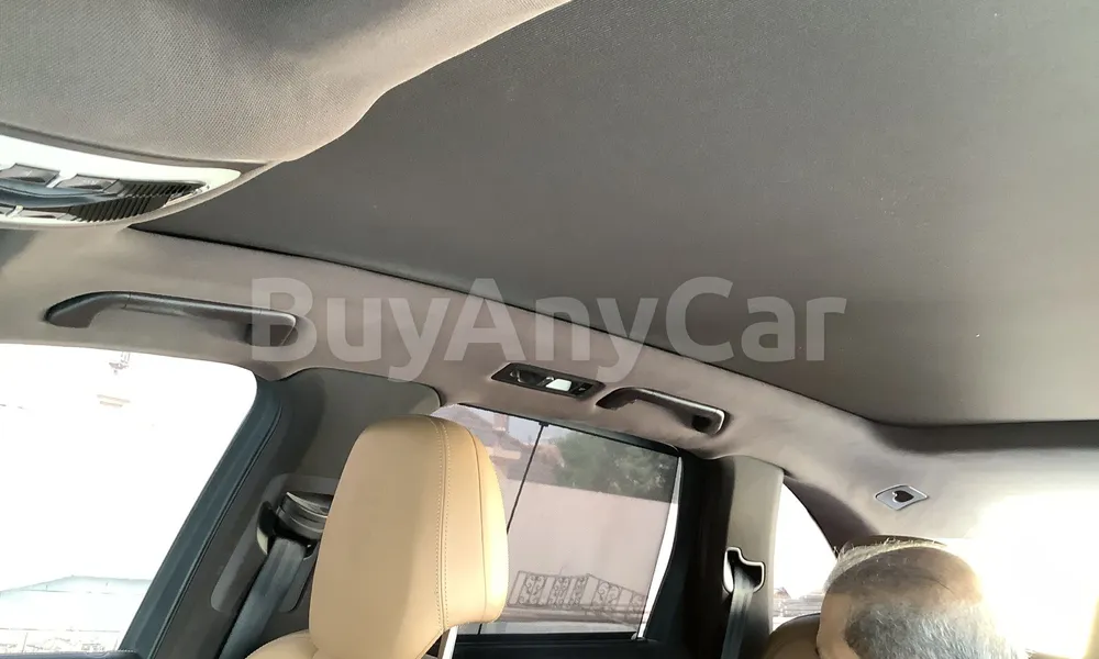 Vehicle photo 9