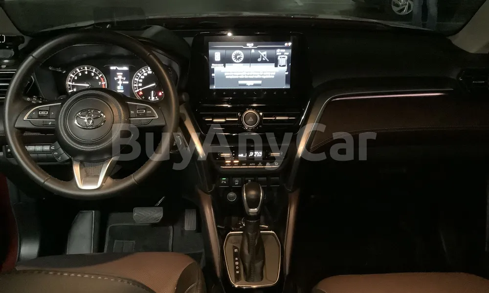 Vehicle photo 9