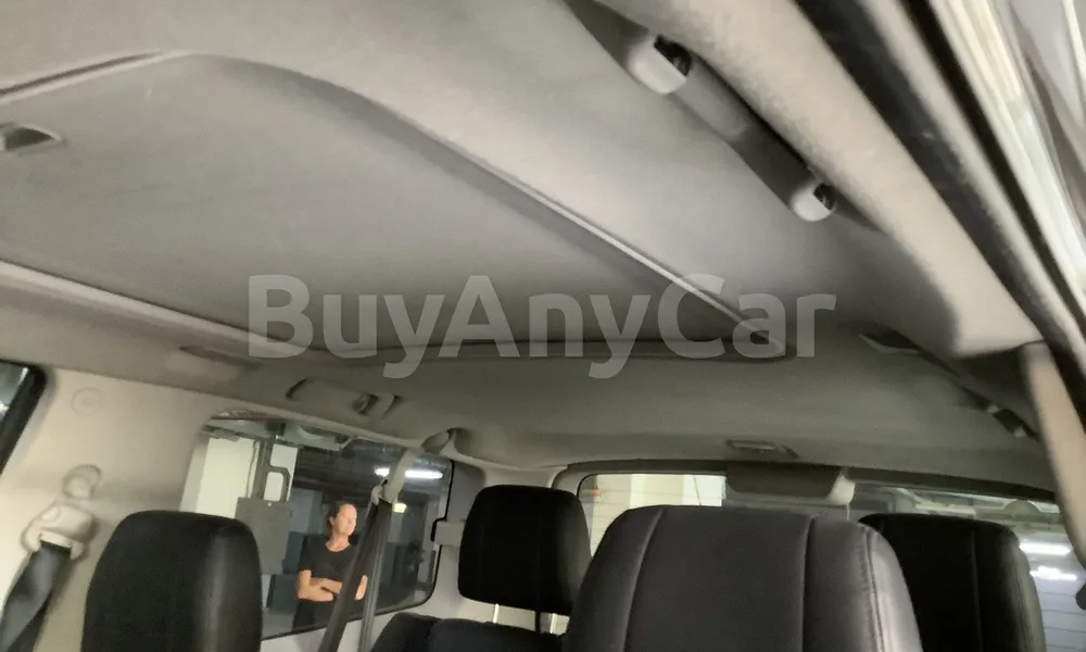 Vehicle photo 9