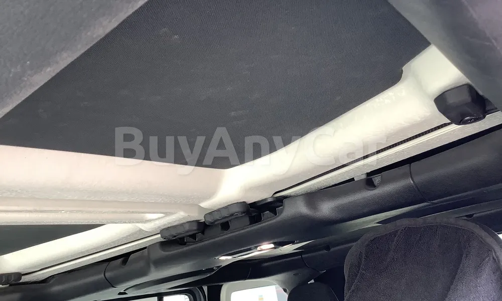 Vehicle photo 9