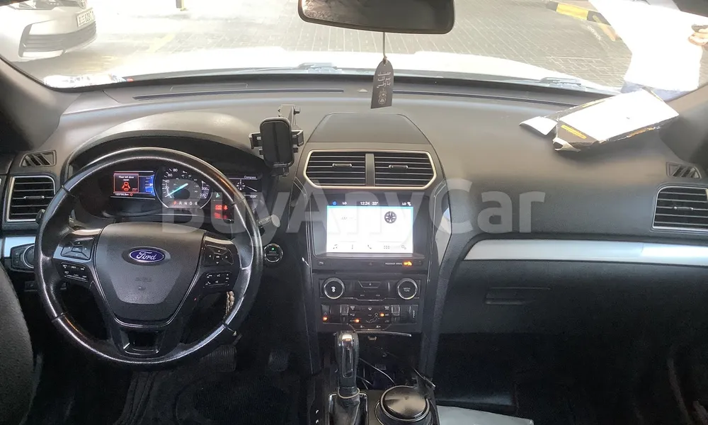 Vehicle photo 9