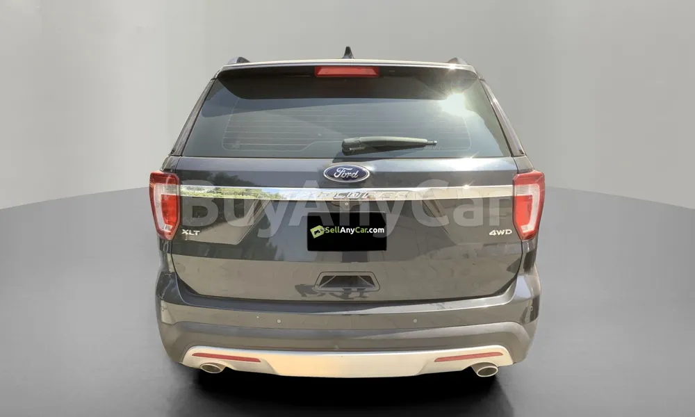 Vehicle photo 2