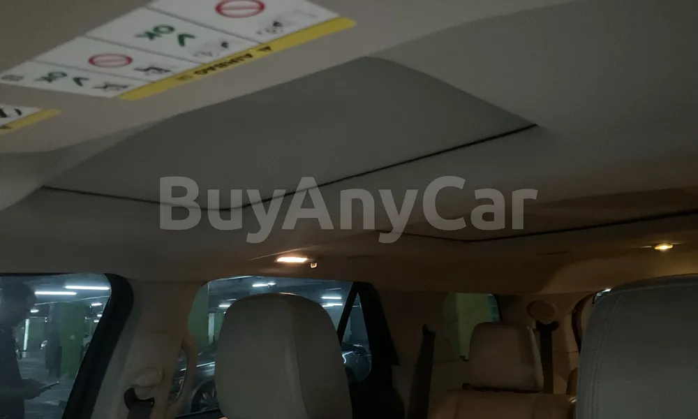 Vehicle photo 9