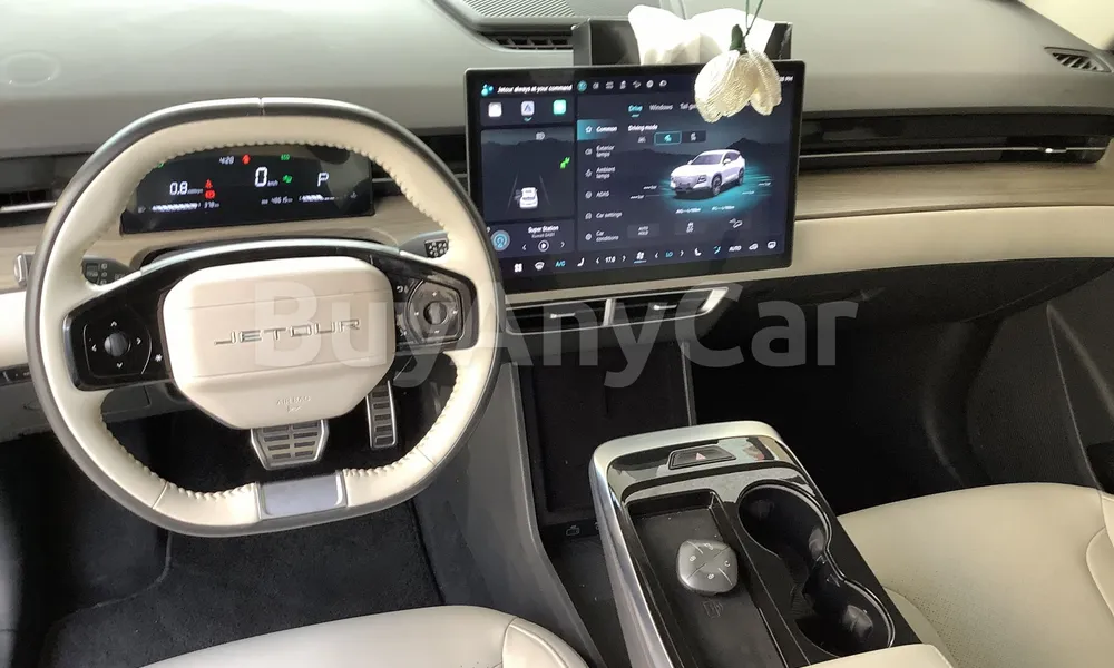 Vehicle photo 8