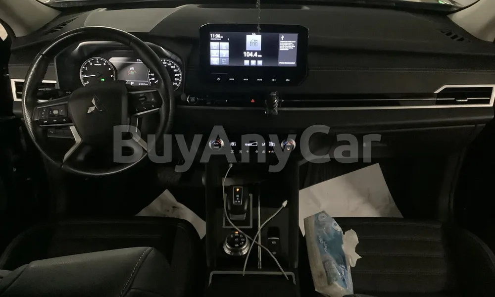 Vehicle photo 9