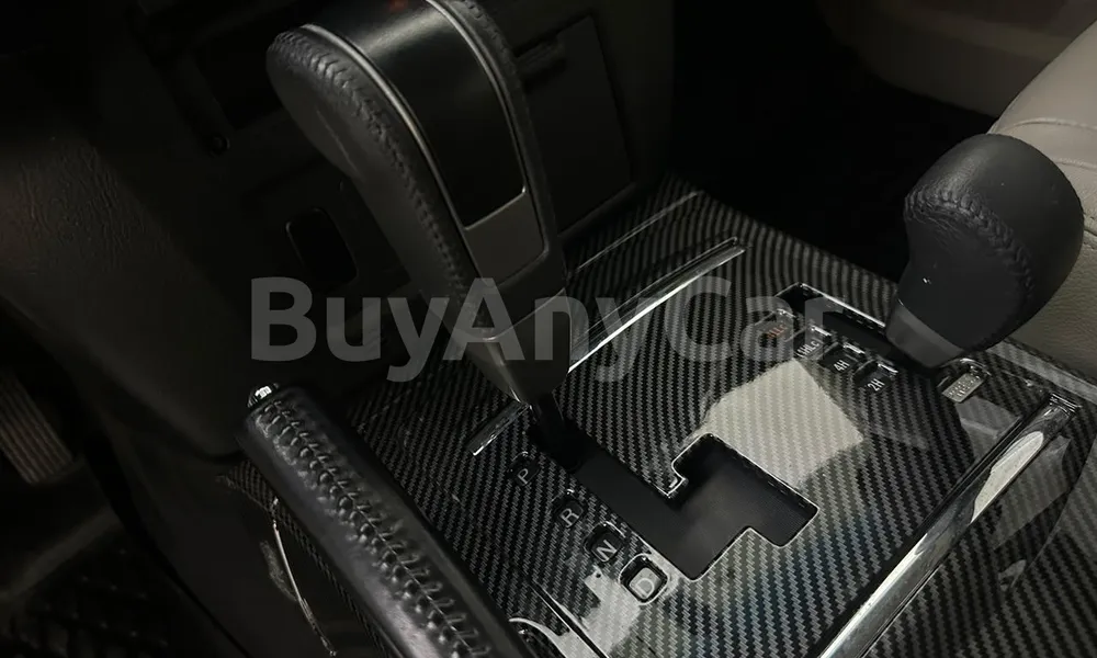 Vehicle photo 12
