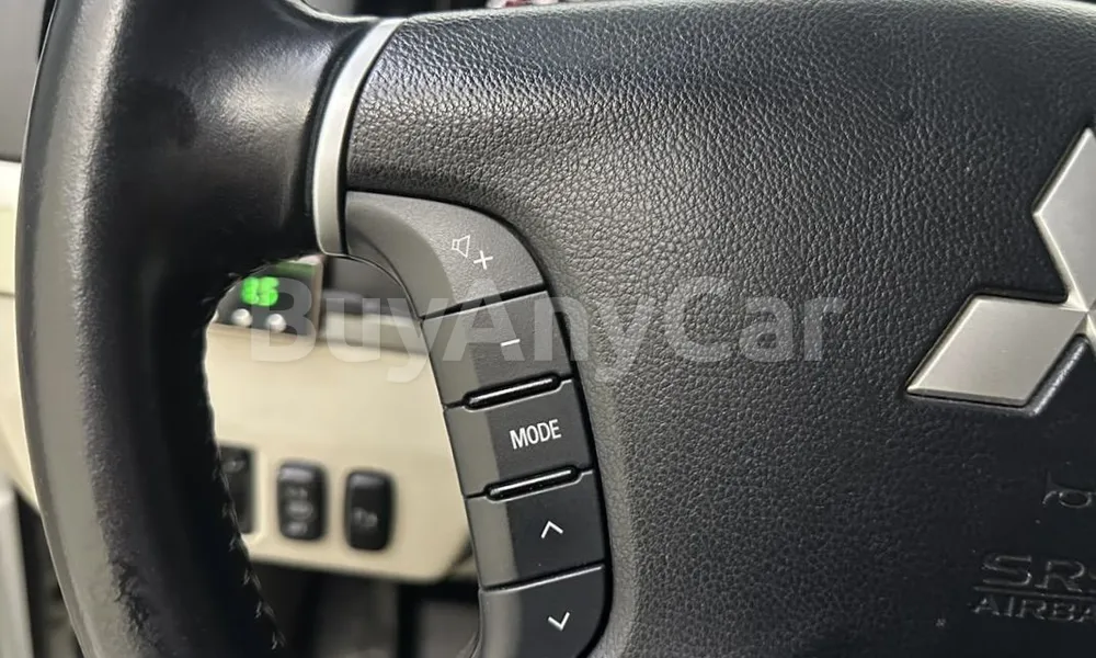 Vehicle photo 10