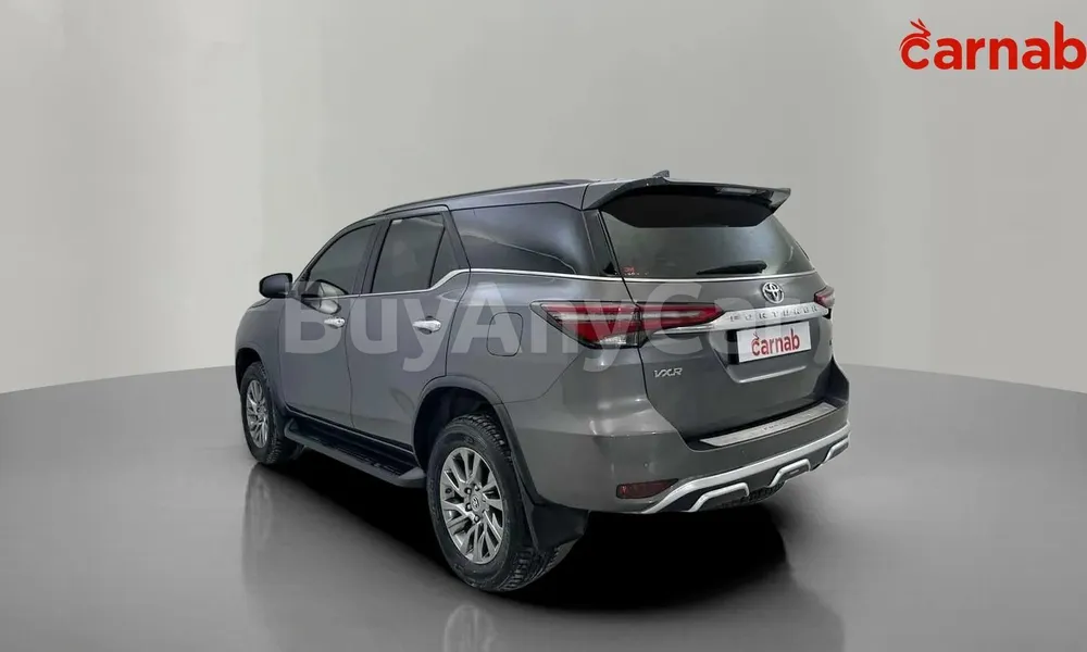 Vehicle photo 8
