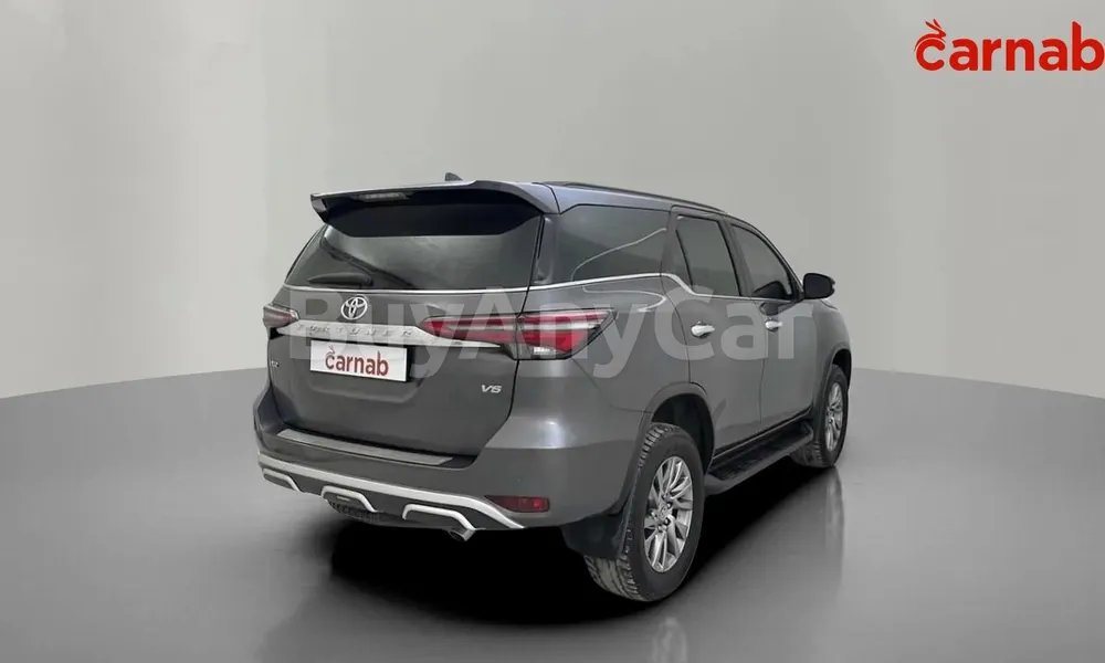 Vehicle photo 9