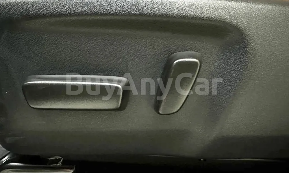 Vehicle photo 10