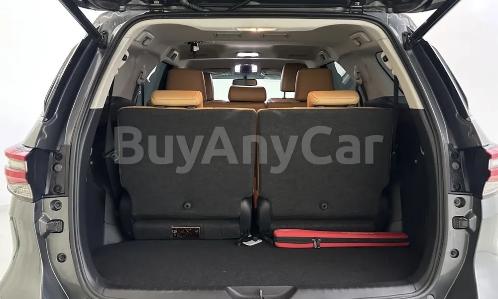 Vehicle photo 13