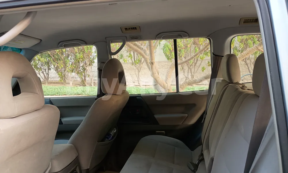 Vehicle photo 4