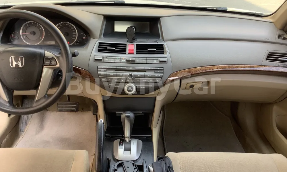 Vehicle photo 8