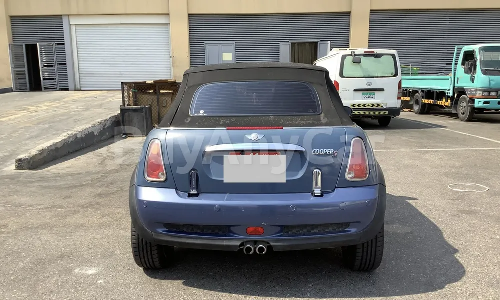 Vehicle photo 2