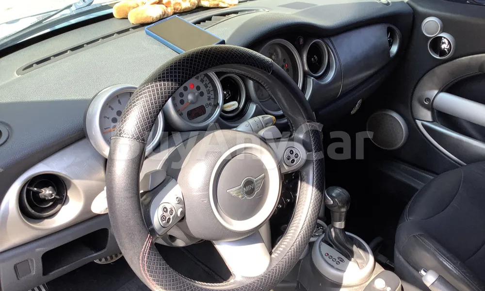 Vehicle photo 9