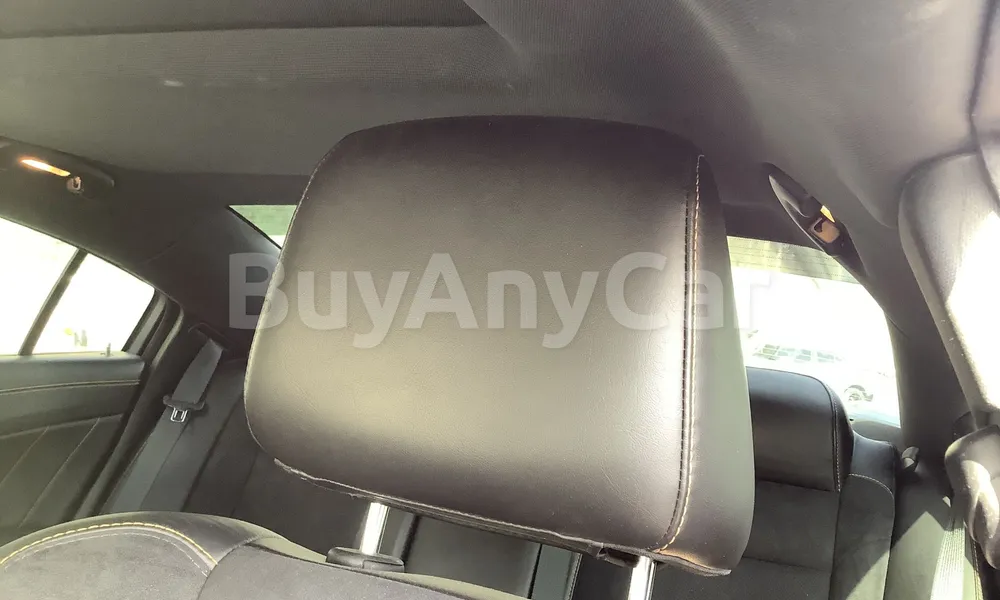 Vehicle photo 9