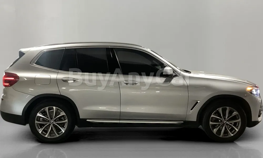 Vehicle photo 3