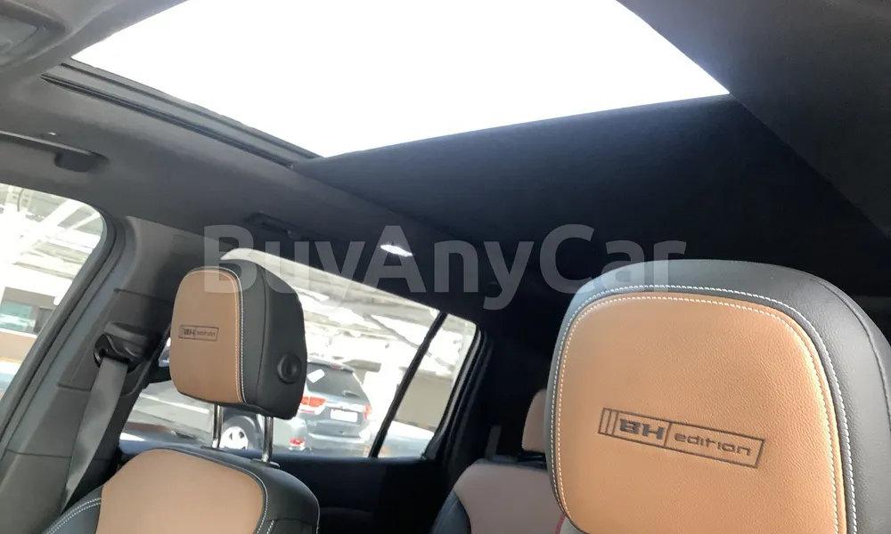 Vehicle photo 9