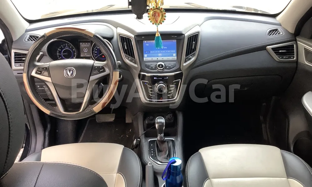 Vehicle photo 8