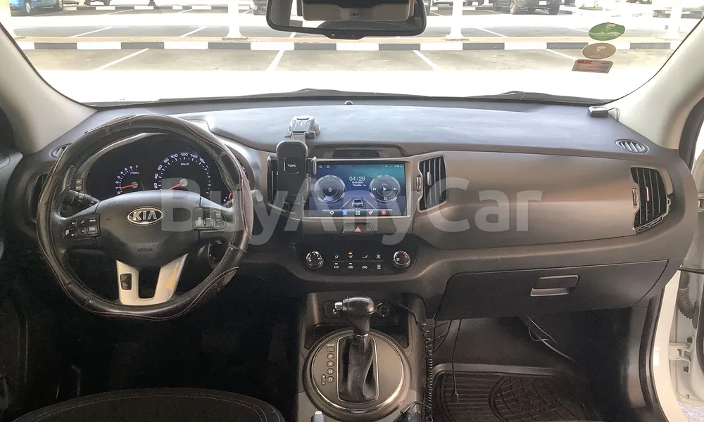 Vehicle photo 9