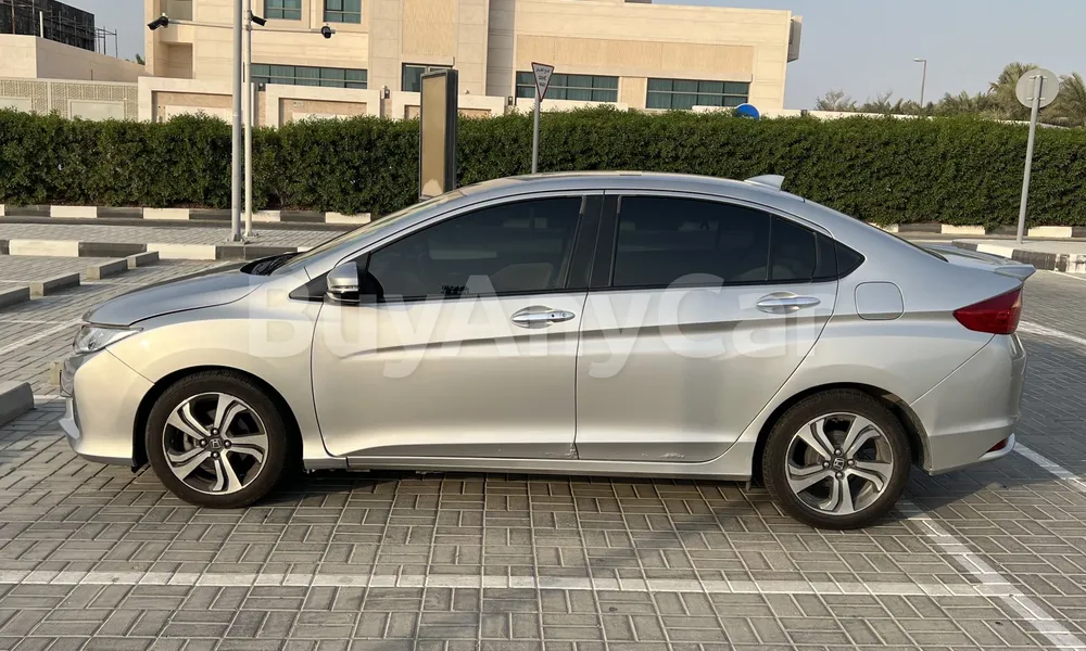 Vehicle photo 5