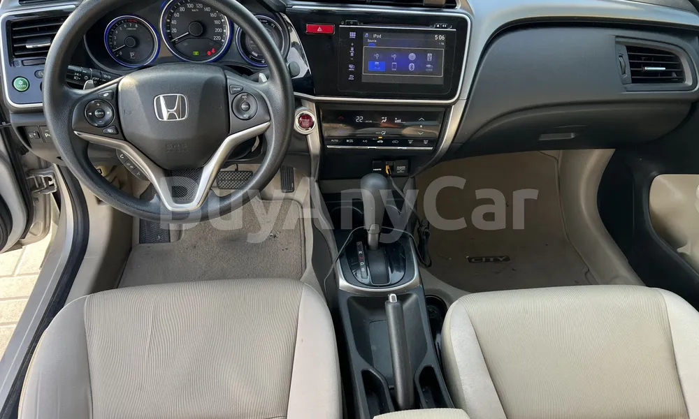 Vehicle photo 9