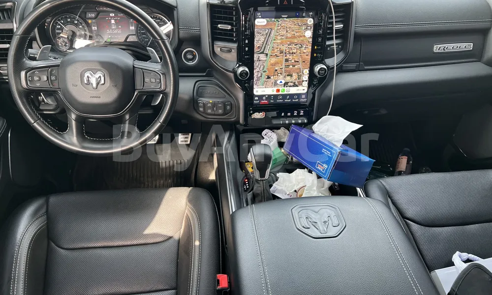 Vehicle photo 9