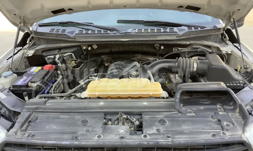 Vehicle photo 8
