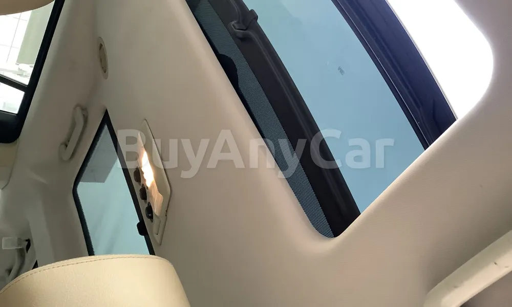 Vehicle photo 8