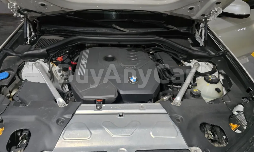 Vehicle photo 6