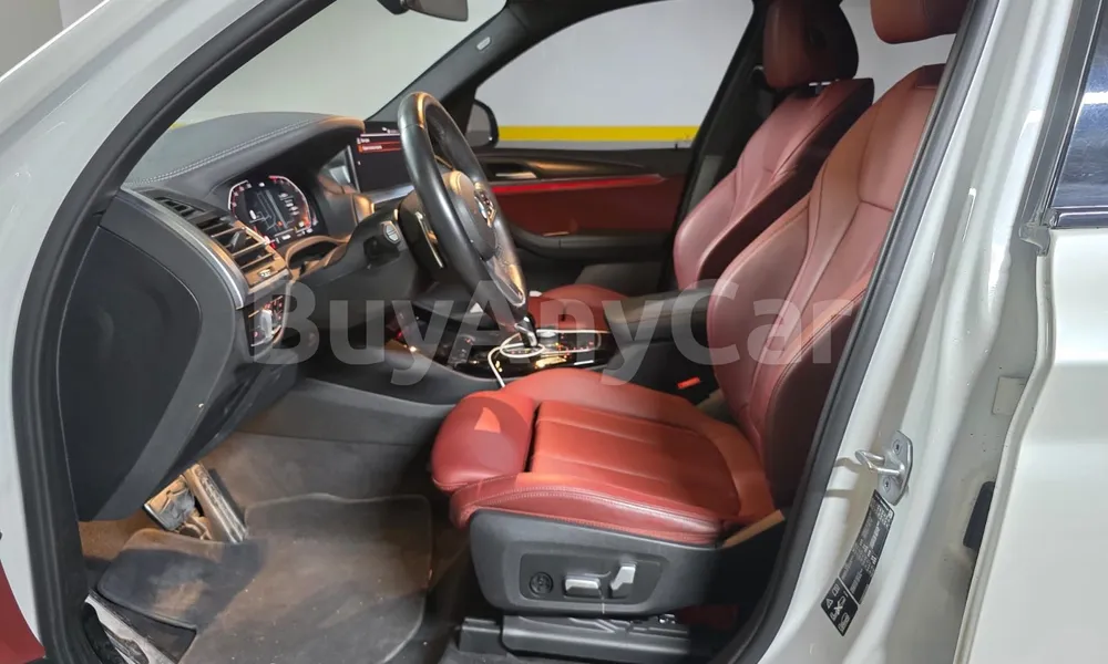 Vehicle photo 9