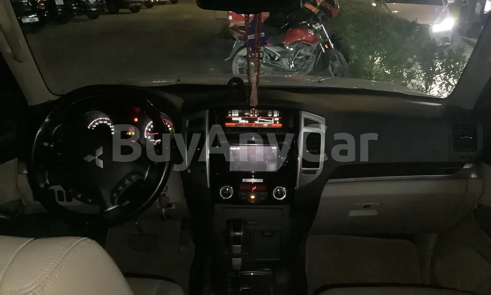 Vehicle photo 7