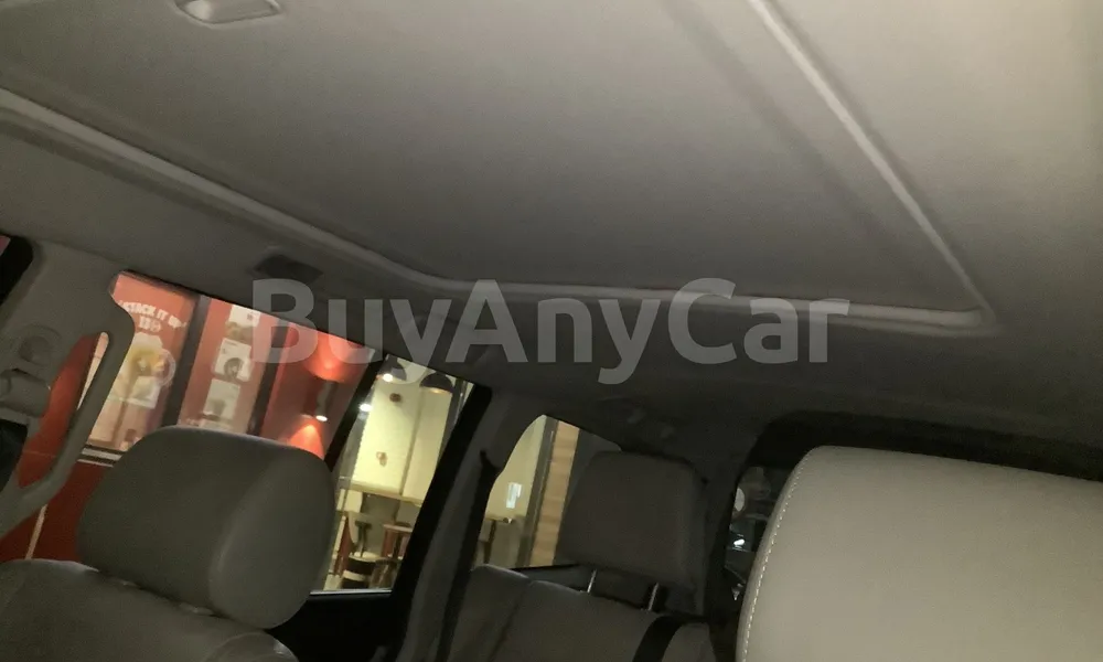 Vehicle photo 9