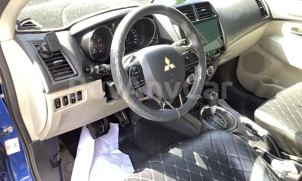 Vehicle photo 7