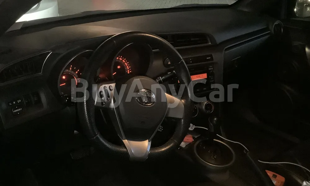 Vehicle photo 8