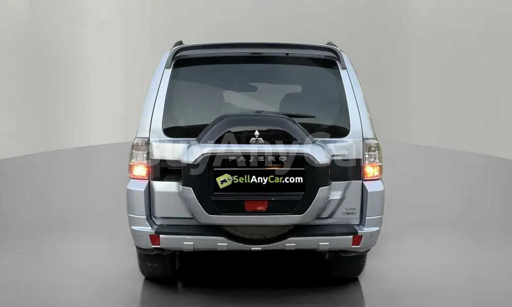 Vehicle photo 2