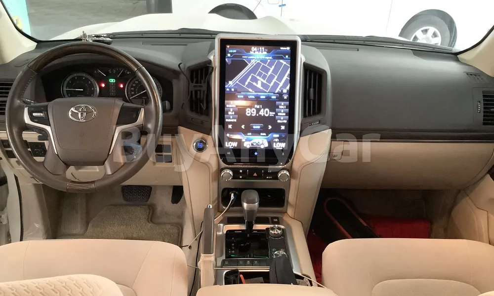Vehicle photo 9