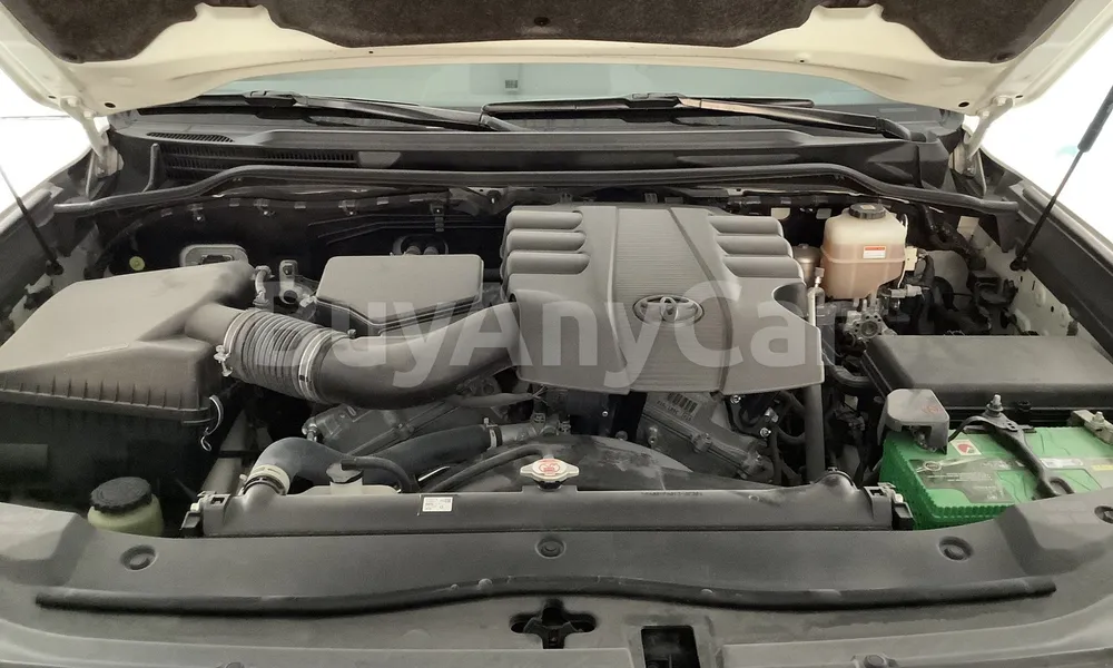 Vehicle photo 6