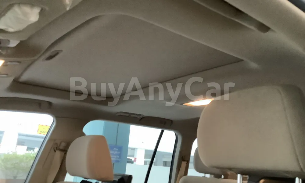 Vehicle photo 8