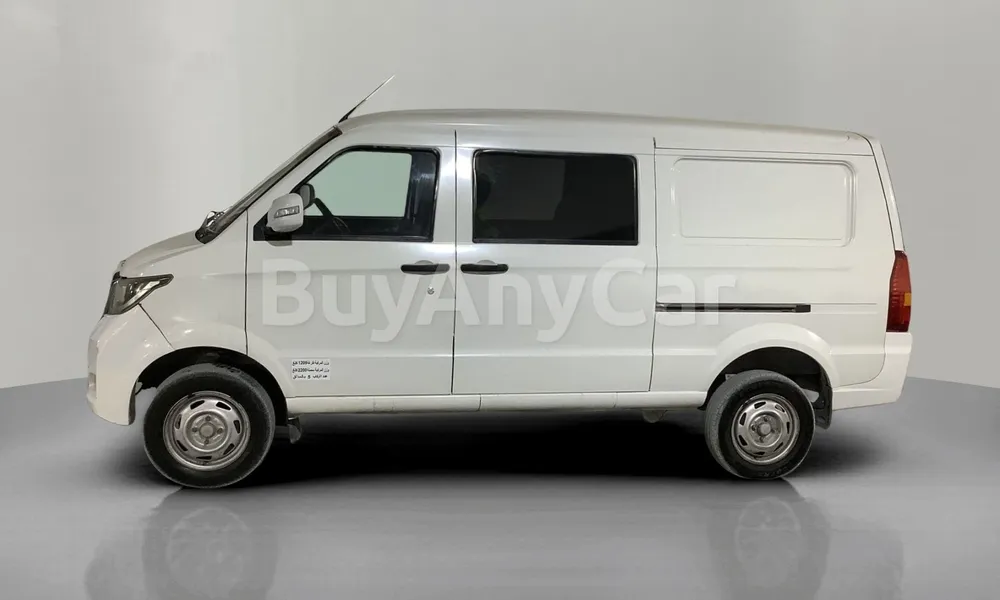 Vehicle photo 4
