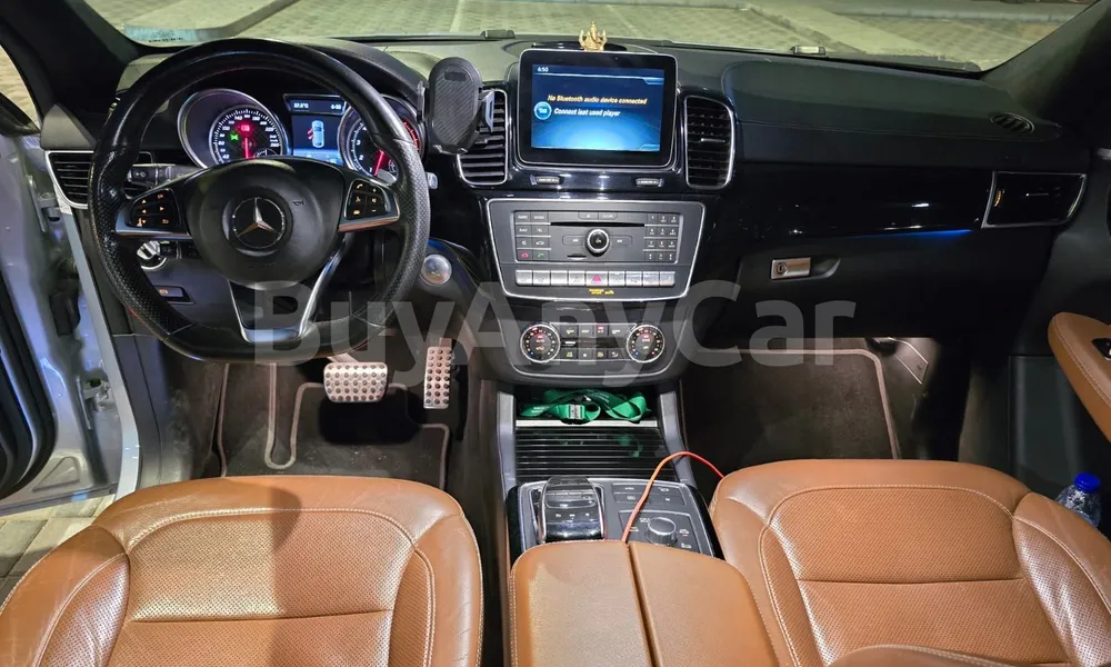Vehicle photo 8