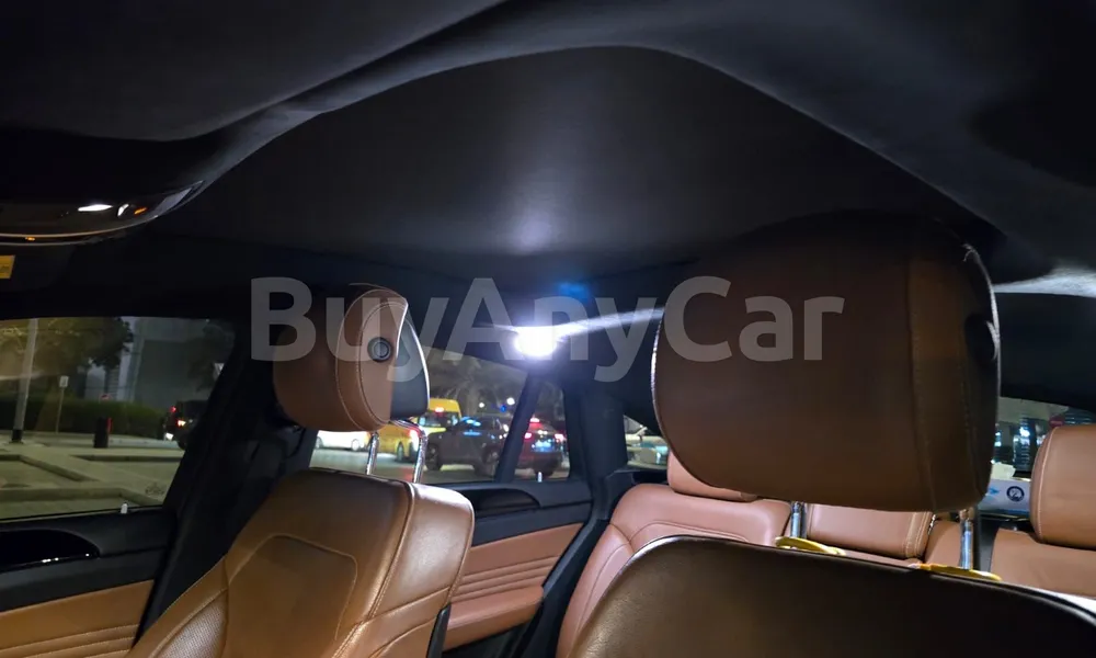 Vehicle photo 9