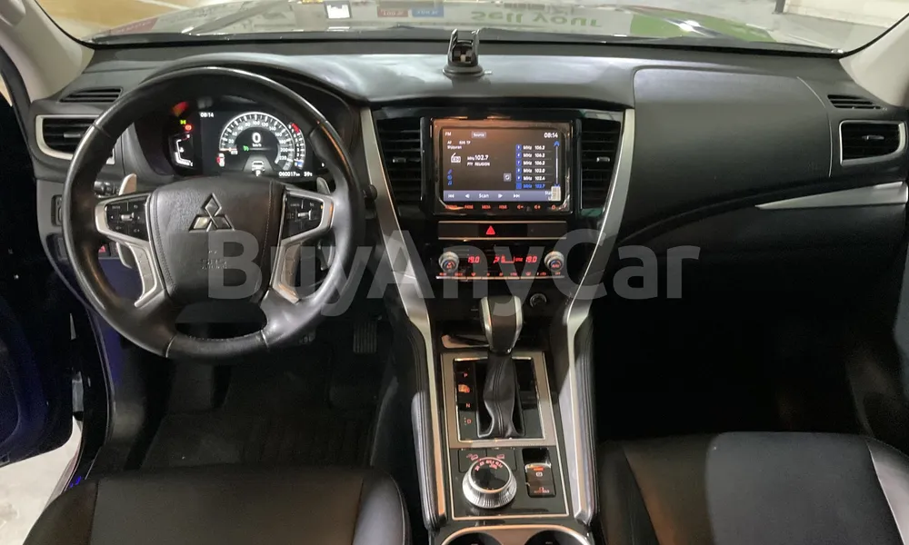 Vehicle photo 8