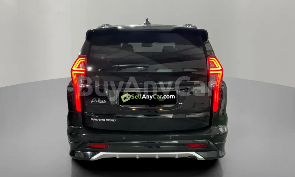Vehicle photo 2