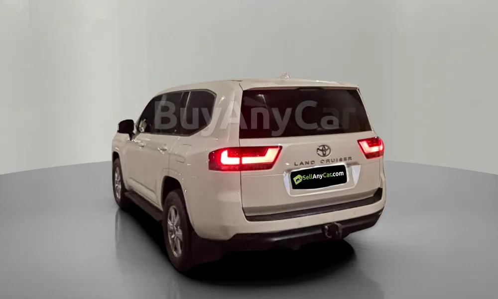 Vehicle photo 2