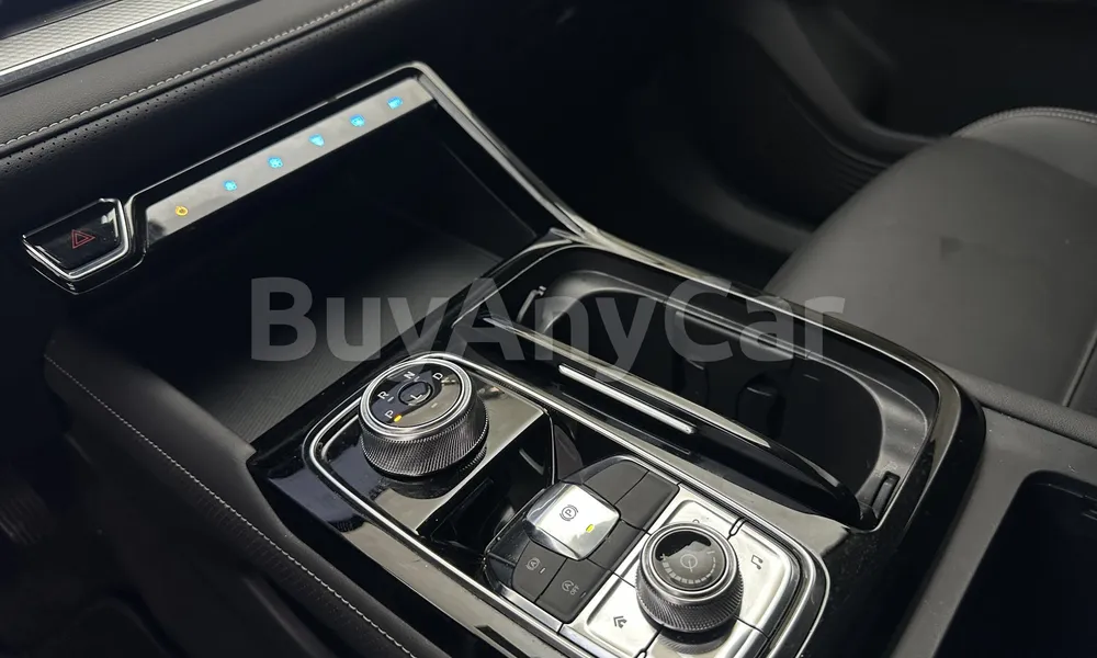 Vehicle photo 13