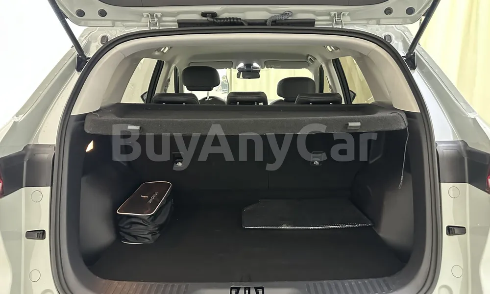 Vehicle photo 12