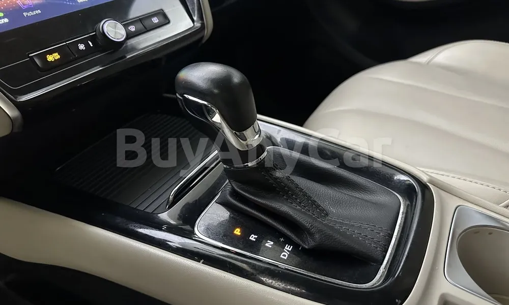Vehicle photo 14
