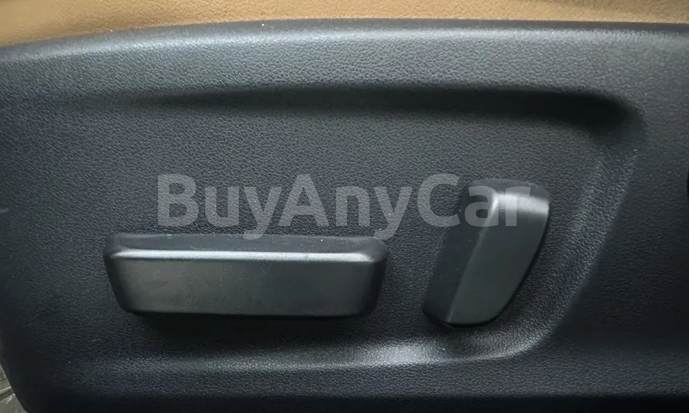 Vehicle photo 14